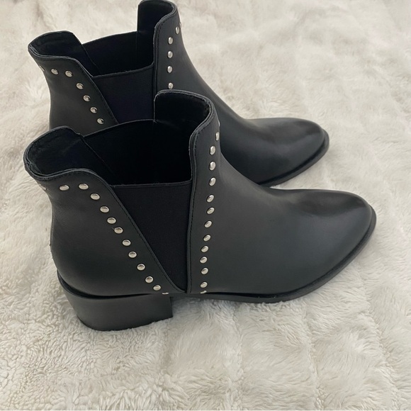 Steve Madden Cade Black Leather Ankle Boots Booties with Silver Studs Size 8.5 - Picture 5 of 15